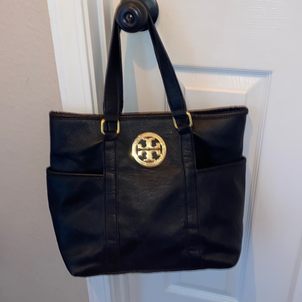 Black Tory Burch purse with side pockets
